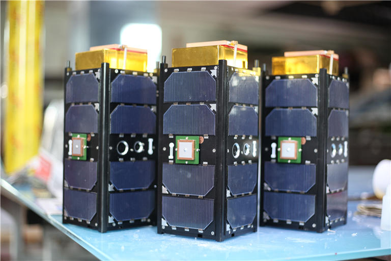 衛(wèi)星批量禮品模型