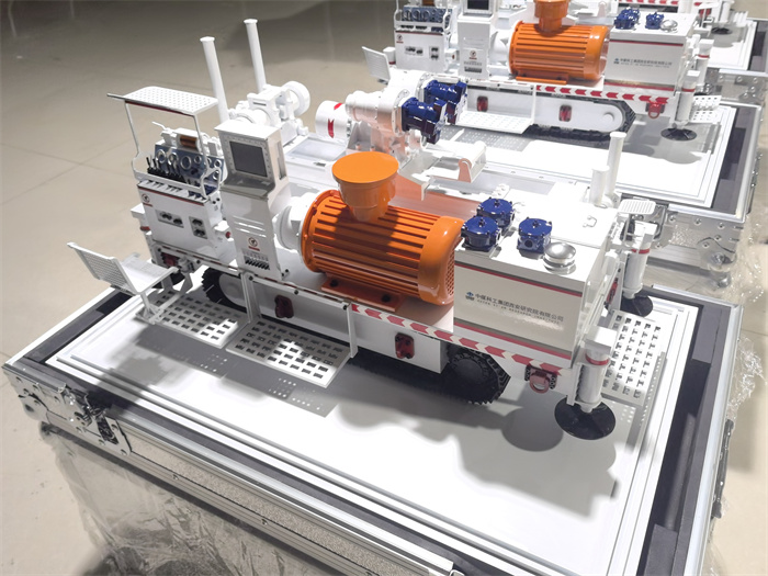 1:8煤礦鉆機車模型